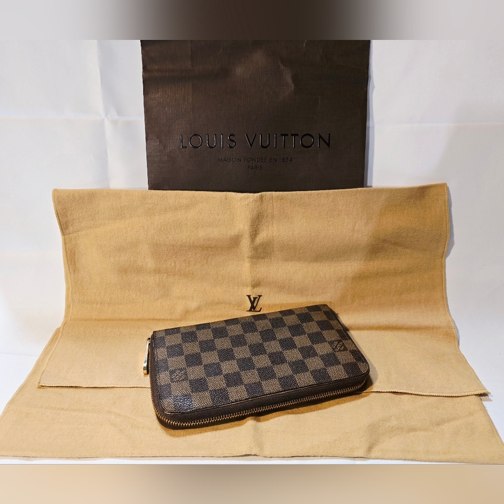 Louis Vuitton Checkered Brown Wallet